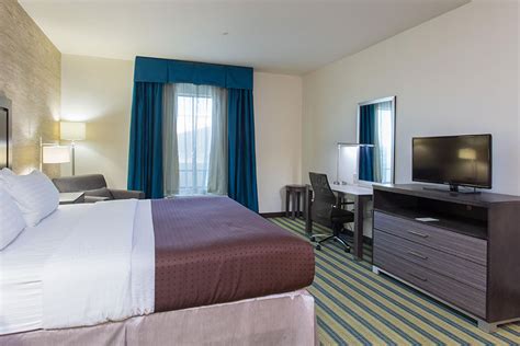 King-Bed-Guestroom-1 | Holiday Inn Texarkana Arkansas Conv Ctr