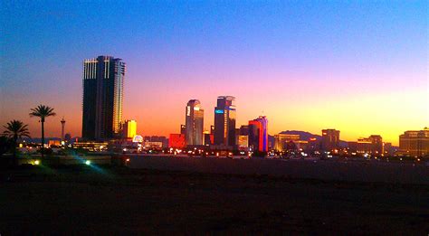 sunrise over Las vegas | New york skyline, Sunrise, Skyline