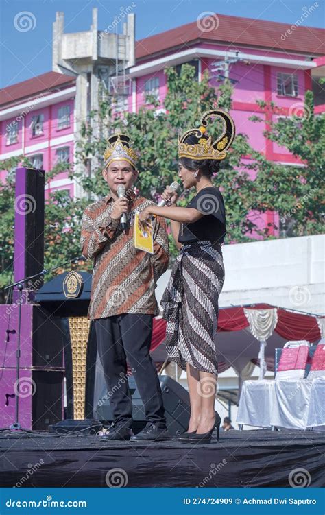 Welcoming New Students in Diponegoro University Editorial Stock Image - Image of campus, space ...