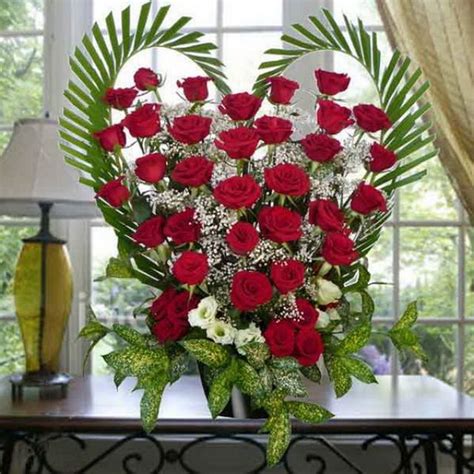 33 Beautiful Valentine Flower Arrangements That You Will Like - MAGZHOUSE