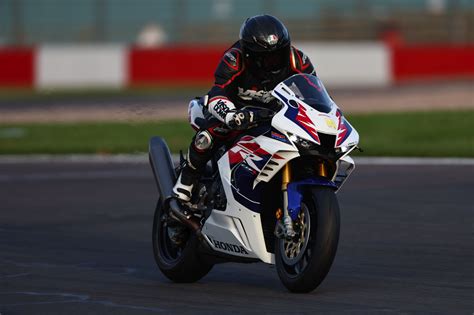 Honda Fireblade CBR1000RR-R SP 2022 review | Visordown