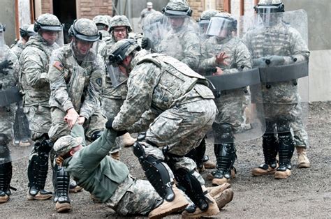 U.S. Army Domestic Quick Reaction Force Riot Control Training Photos ...