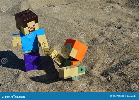 LEGO Minecraft Action Figure of Steve Pulling His Female Friend Alex from Shifty Sand Pit on a ...