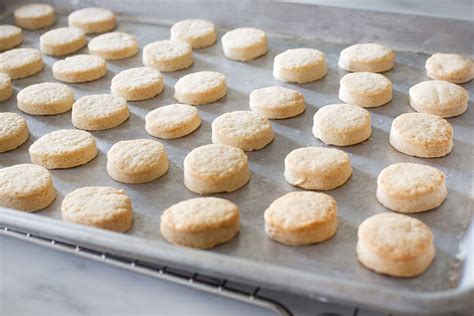 Pan de Polvo (Mexican Shortbread Cookies)