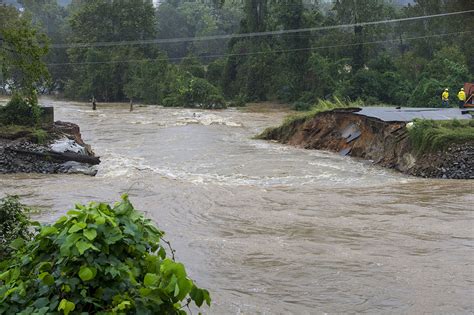 File:Columbia, South Carolina, October 5, 2015, levee breach.jpg - Wikimedia Commons