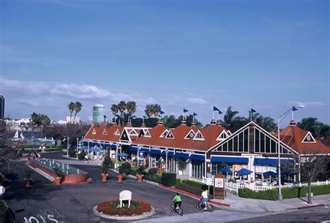 Coronado Ferry Landing Bay Side Specialty Mall - SAN DIEGAN