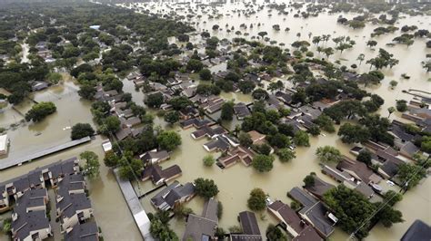 Before and after photos show Hurricane Harvey's devastating floods | Mashable