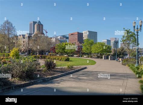 The waterfront park in Portland Oregon downtown Stock Photo - Alamy