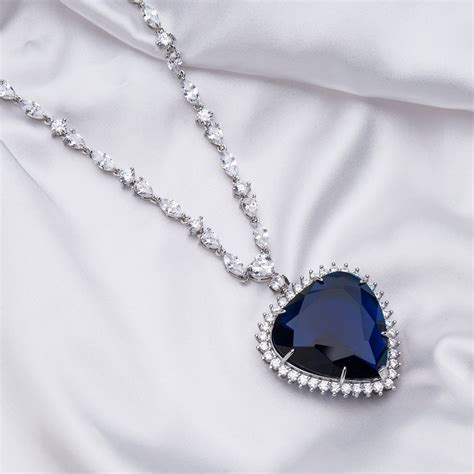 The Titanic Heart of the Ocean Necklace & Slightly Smaller Sapphire ...