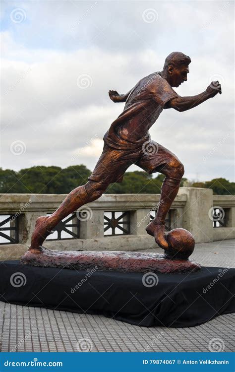 The Sculpture Of The Soccer Star Lionel Messi Editorial Photo | CartoonDealer.com #79870719