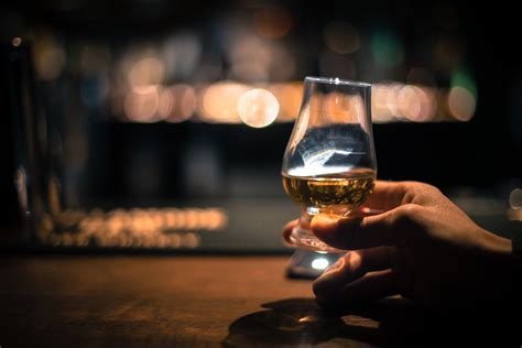 How To Taste Whiskey Like A Professional