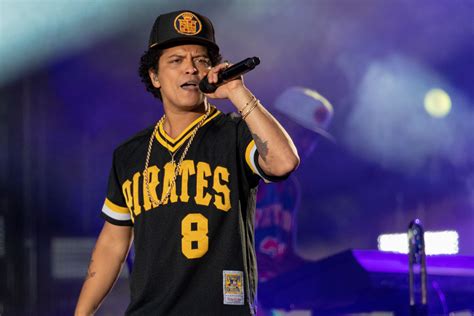 Bruno Mars Concert in Glasgow Stopped Midway - thestarsworldwide.com