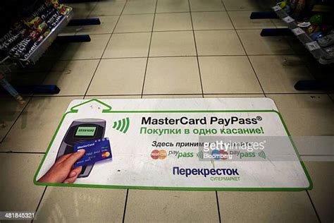 117 Contactless Mastercard Stock Photos, High-Res Pictures, and Images - Getty Images