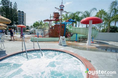 Howard Johnson by Wyndham Anaheim Hotel and Water Playground Review ...