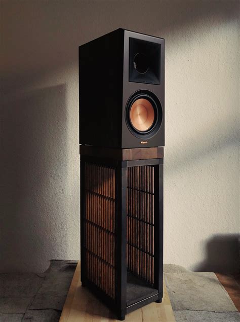 Finally finished building one of the two stands for my Klipsch RP-600M ...