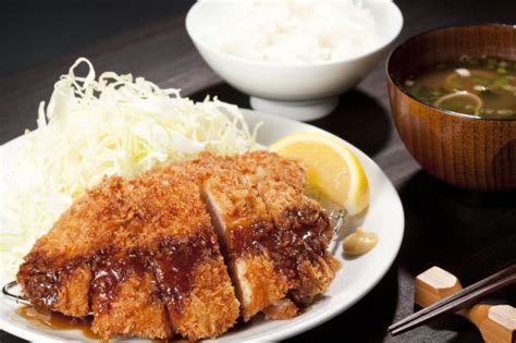 A Guide to Tonkatsu (Japanese Pork Cutlets) | SAVOR JAPAN -Japanese ...