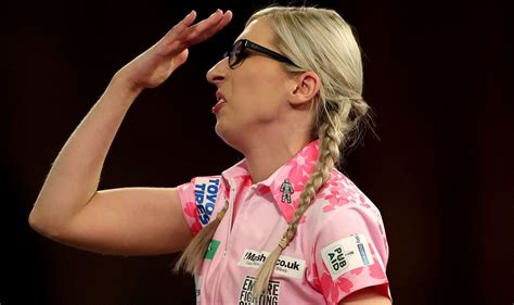 Fallon Sherrock's World Darts Championship over as opponent defies boos ...