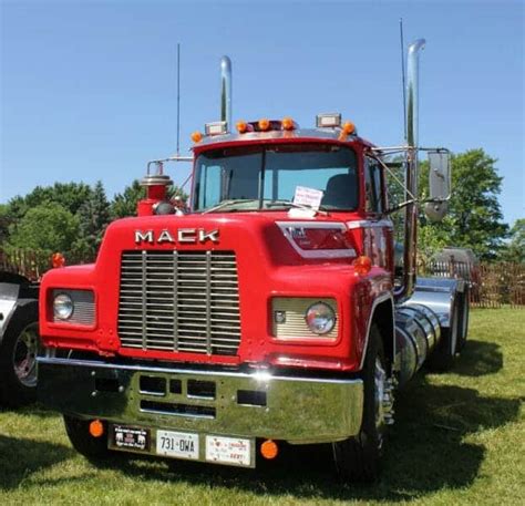 Mack Truck Pictures and Memories