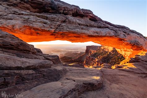 Mesa Arch at sunrise [OC][4944x3296] : r/EarthPorn