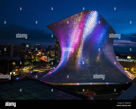 Soumaya Museum in Colonia Polanco of Mexico City in the Evening Stock ...