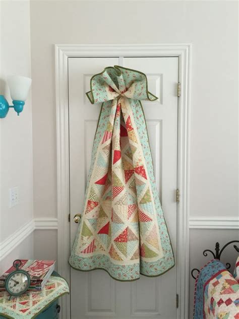 Door Quilt Hanger: GloInTheDark Quilting | Quilt hangers, Quilt display, Quilt display racks