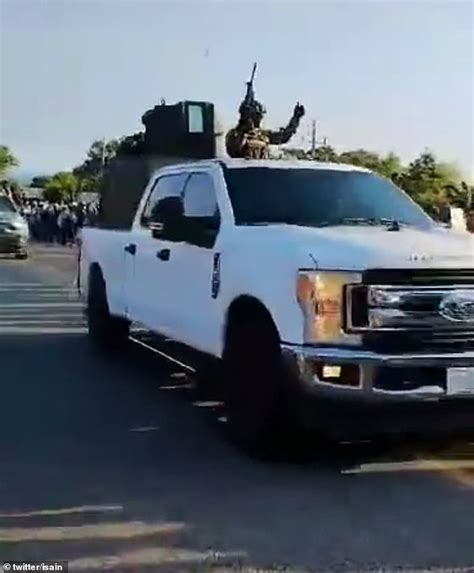 Moment Mexico residents hold parade for Sinaloa Cartel for rescuing ...