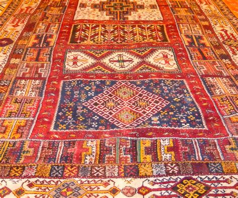 Vintage Moroccan rugs - Travel-Exploration Blog Travel-Exploration Blog