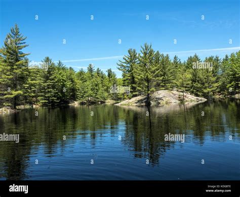 Muskoka lakes hi-res stock photography and images - Alamy