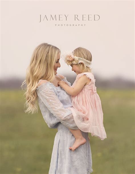 80 Lovely Farm Family Photoshoot | Mother daughter photos, Mother daughter photography, Family ...