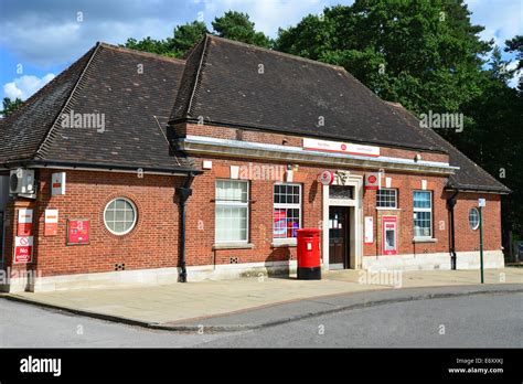 Sunninghill Post Office, King's Road, Sunninghill, Berkshire, England, United Kingdom Stock ...