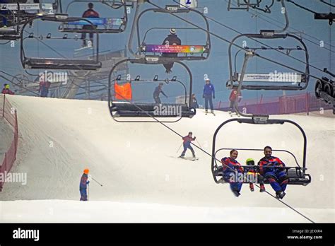 Ski Dubai at Mall of the Emirates Stock Photo - Alamy