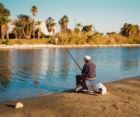 Go Fishing! : r/streetphotography