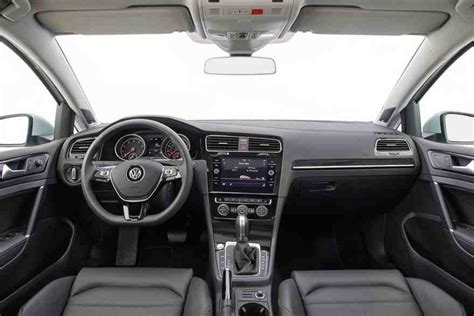 2021 Volkswagen Golf Review - Autotrader