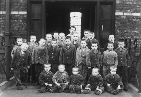 Children_at_crumpsall_workhouse_circa_1895-wiki - Geri Walton