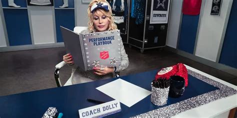 Dolly Parton Steals the Thanksgiving Spotlight: Live Halftime Show for Dallas Cowboys ...