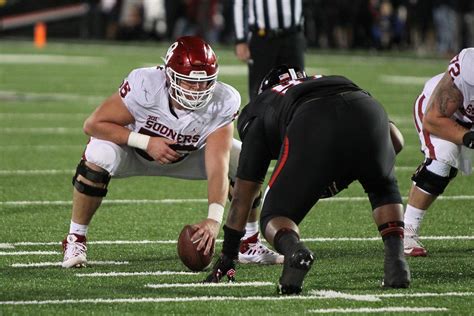 Oklahoma Football: Creed Humphrey easily squats 500 lbs. - Crimson And Cream Machine