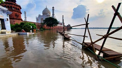 Flooding in India causes river to lap walls of Taj Mahal, prompting ...