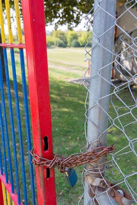 old, gate, locker, chain, input, field, playground, secure, rust, padlock, metal | Pikist