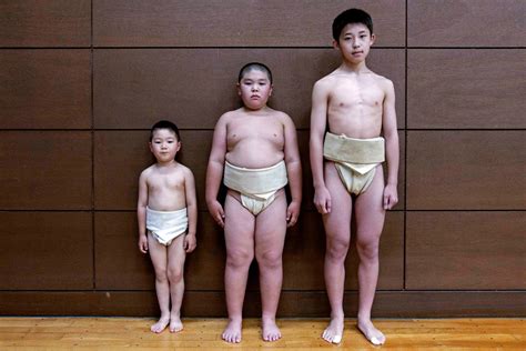 Photographer goes inside the secretive world of sumo wrestling | CNN