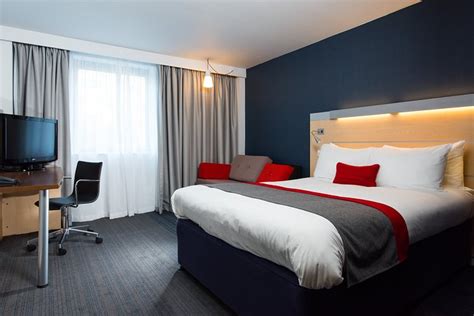 HOLIDAY INN EXPRESS LEEDS - CITY CENTRE, AN IHG HOTEL - Updated 2023