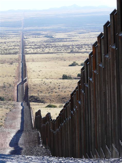 USA Mexico border fence Illuminati, Chihuahua, Redwood Fence, Mexican ...