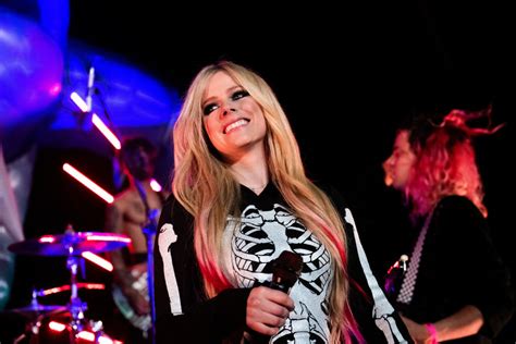 Avril Lavigne Shares ‘Love It When You Hate Me’ From New LP ‘Love Sux ...