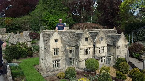 How to visit Bourton on the Water Model Village in Cotswolds?