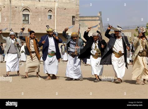 Sanaa, Yemen. 15th Dec, 2015. Yemeni tribes men perform traditional Stock Photo: 91822635 - Alamy