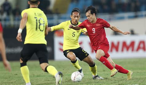 AFF Cup: 10-man Malaysia fall to Vietnam 0-3 in Hanoi