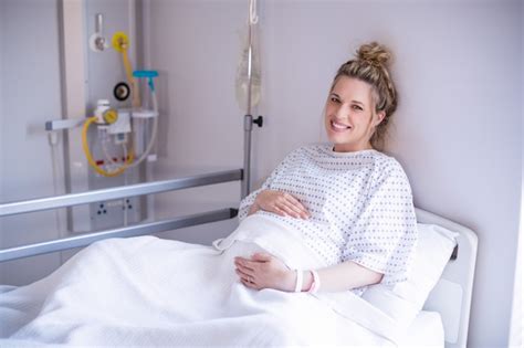 Premium Photo | Portrait of pregnant woman relaxing on hospital bed