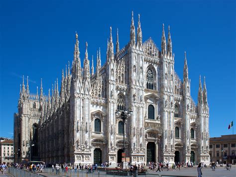 File:Milan Cathedral from Piazza del Duomo.jpg - Wikipedia