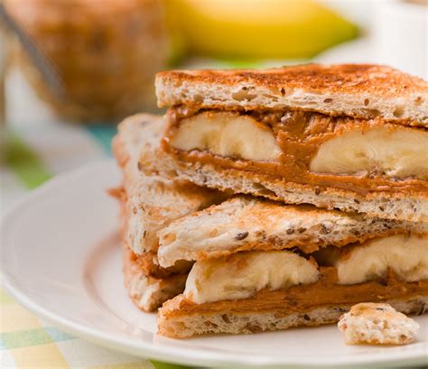 Wheat Toast with Peanut Butter and Banana | Love Veg