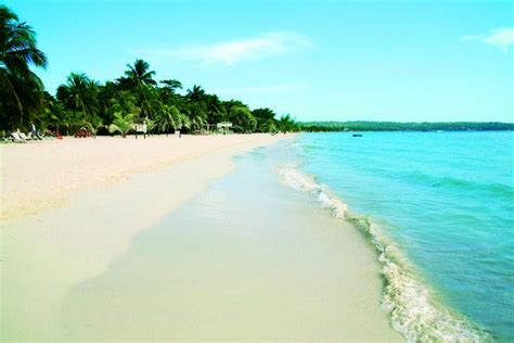 Seven Mile Beach is one of the very best things to do in Jamaica