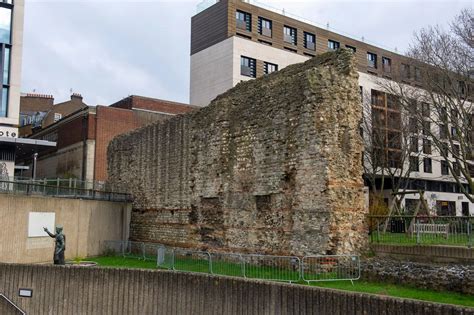 Incredible pictures show the ruins of ancient Roman city of Londinium ...